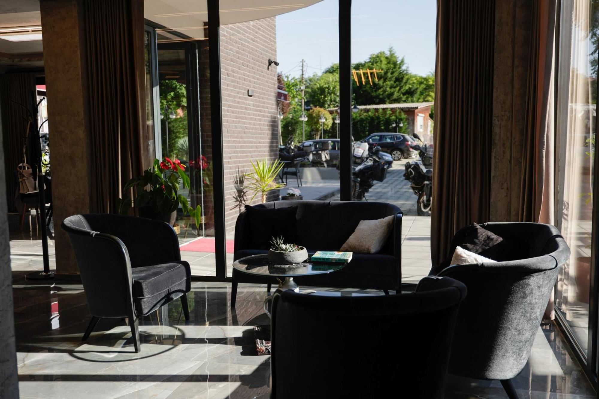 Vetus Hotel 普里什蒂纳 外观 照片